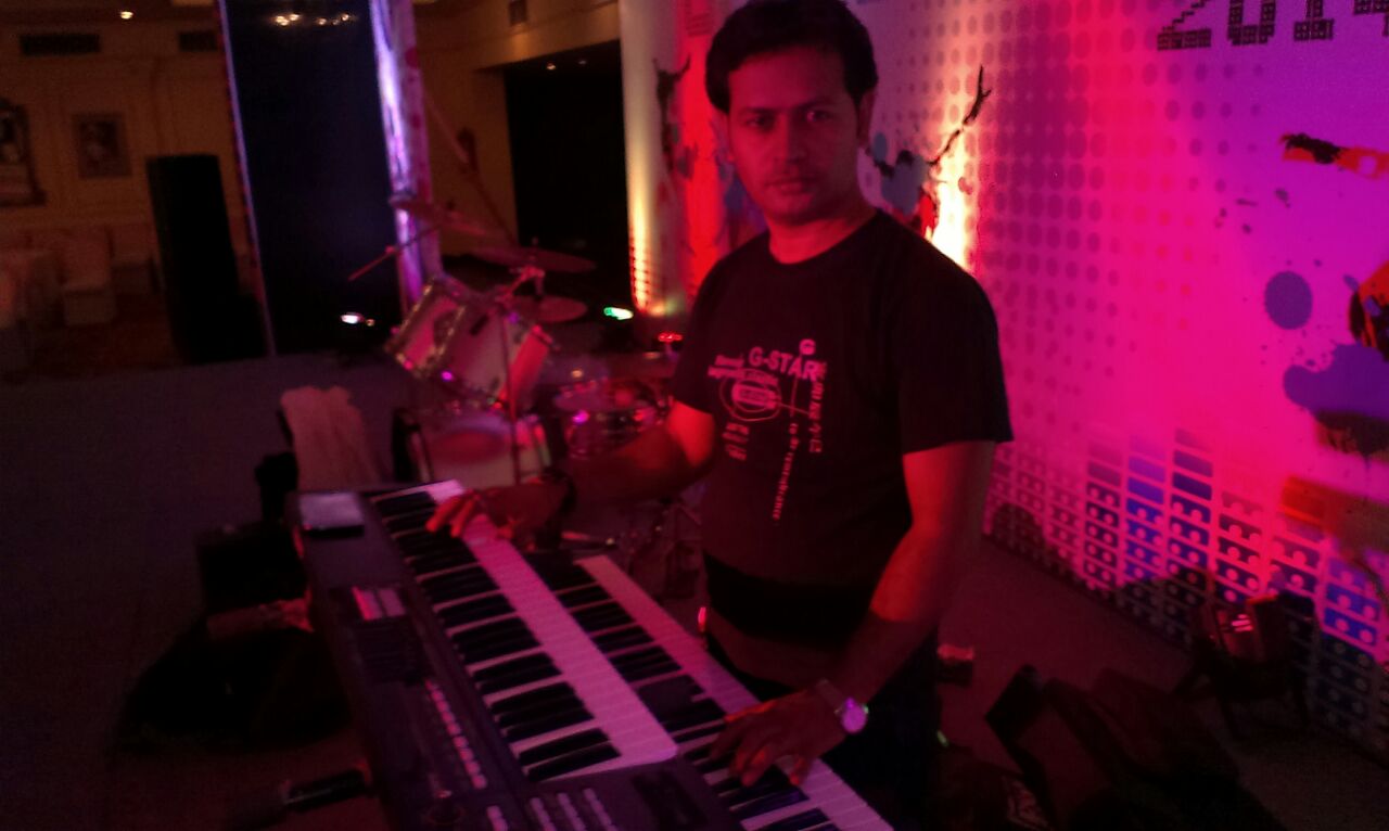 male keyboard player lakshadweep