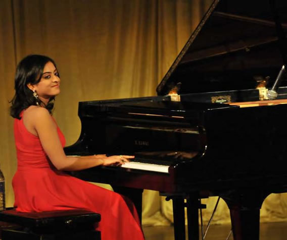 female piano player lakshadweep